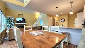 Dining - 2 Bed  and  Loft Pet Friendly Cottage at La Casa! (Kelowna)