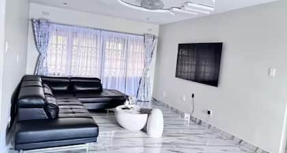 3-bedroom house in charming Bulawayo with WiFi, AC. Start your adventure