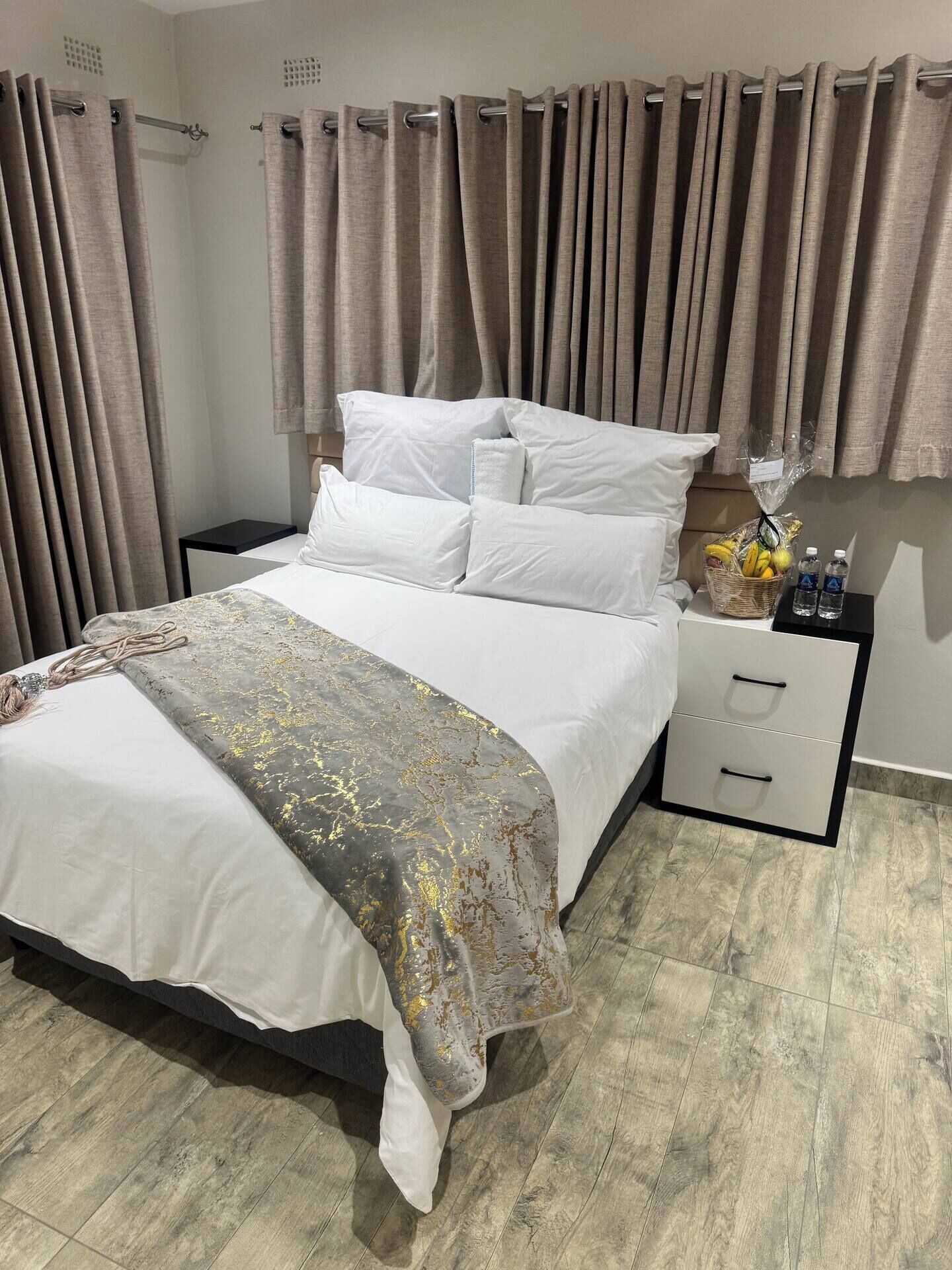3 Schlafzimmer, Schreibtisch, Bügeleisen/Bügelbrett, WLAN
