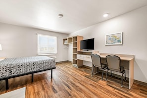 Suite, 1 Queen Bed, Non Smoking