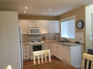 Mikrowelle, Ofen, Herdplatte, Geschirrspüler