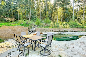 Issaquah Vacation Rental | 2BR | 1BA | 1,100 Sq Ft | 2 Steps to Enter