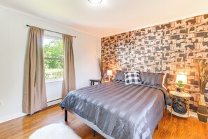 2 bedrooms, iron/ironing board, Internet, bed sheets - 3 Mi to Downtown: Getaway in Richmond (Richmond)