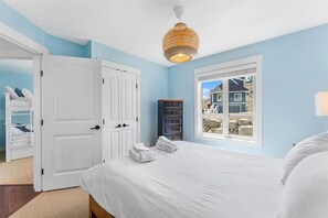 3 chambres, fer et planche à repasser, Wi-Fi, draps fournis