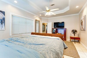 3 bedrooms, desk, iron/ironing board, internet