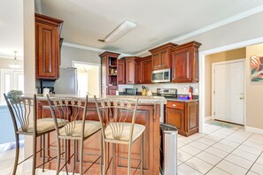 Fridge, microwave, stovetop, dishwasher