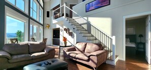 TV, fireplace