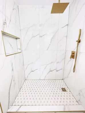 Shower, jetted tub, hair dryer, towels
