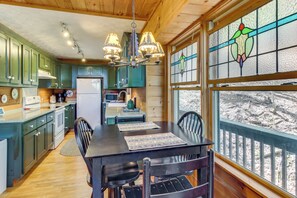 Dining - Luxe Ellijay Cabin! Grand Views, Games & Hot Tub (Ellijay)