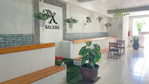 Télévision LCD de 32 pouces avec chaînes par câble, Netflix