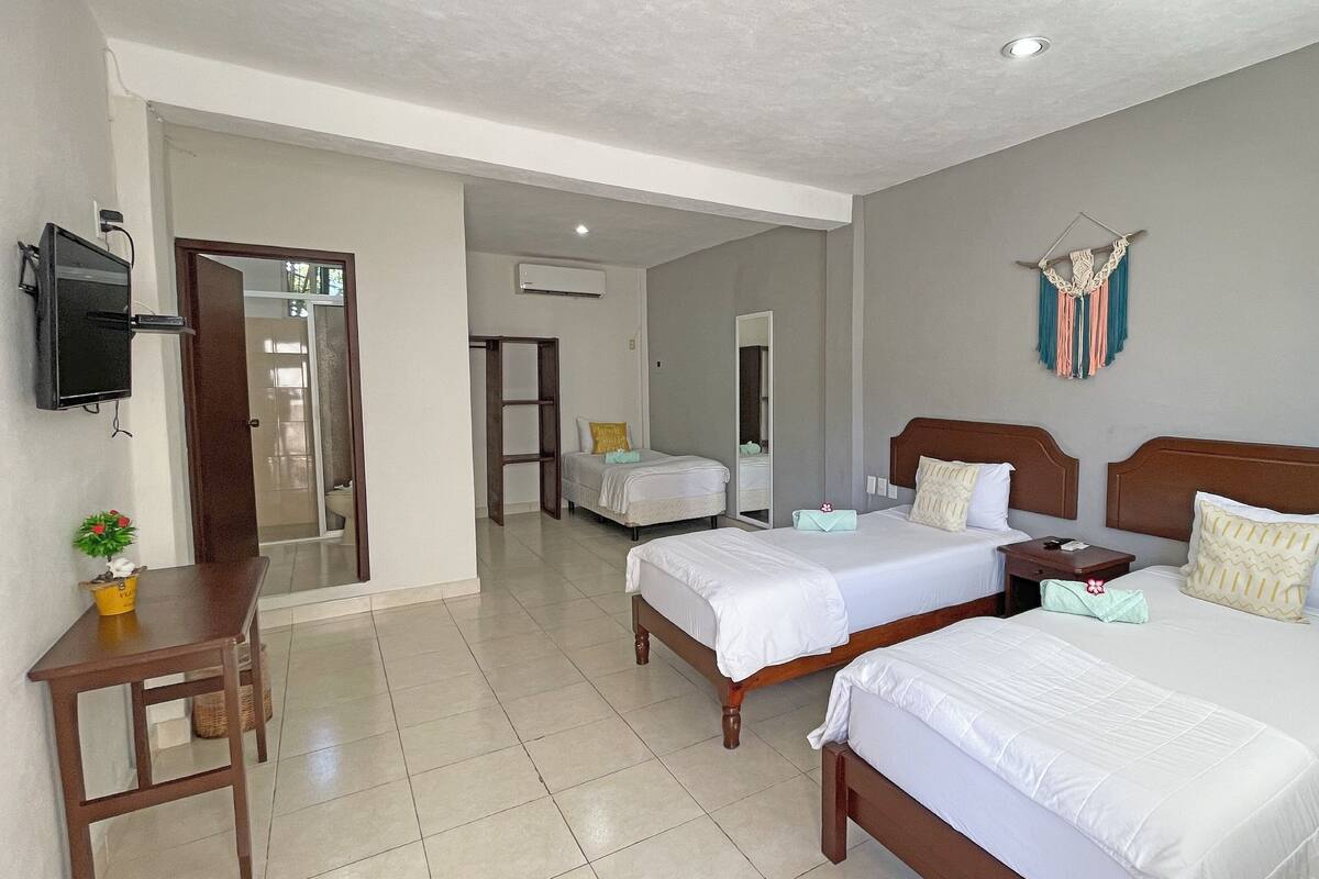 Classic Triple Room | Gebar bulu kapas, dilengkapkan perabot secara berasingan