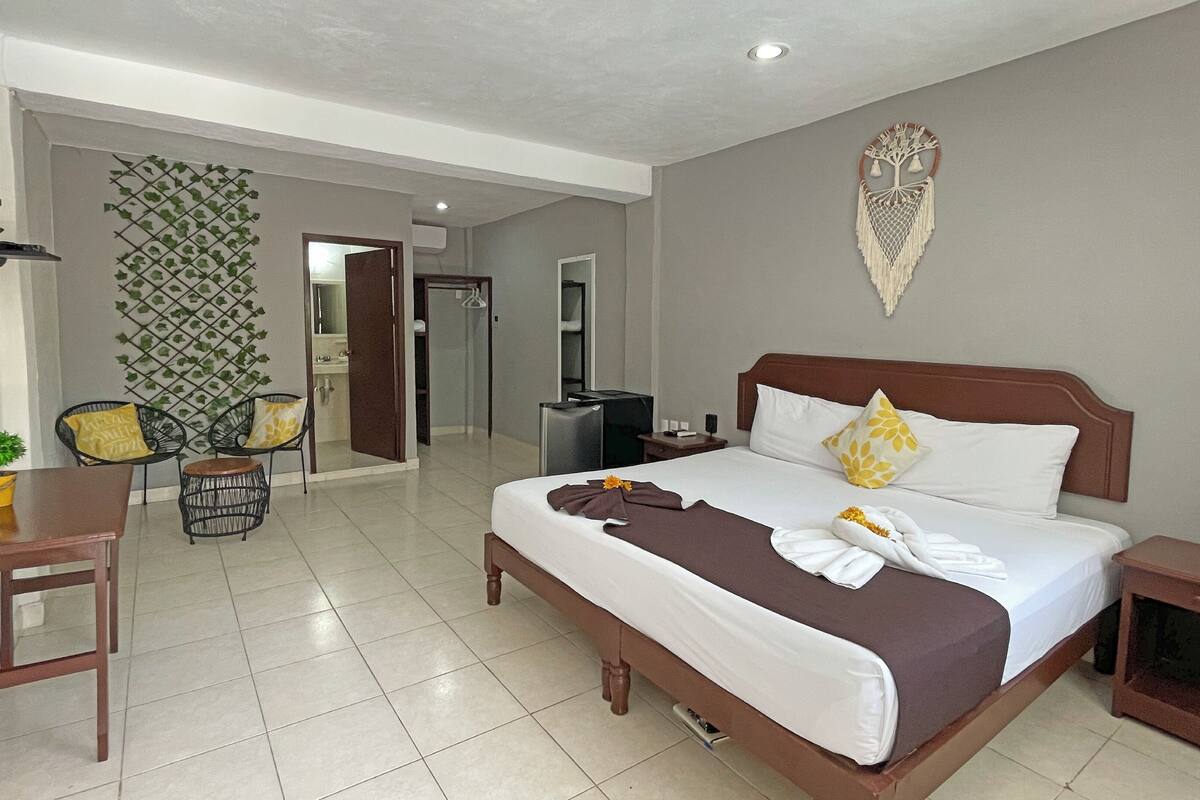 Deluxe Room, Non Smoking | Down duvets, blackout curtains, iron/ironing board (on request)