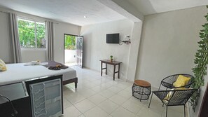 Habitación Deluxe, para no fumadores | Edredón, muebles diferentes y cortinas blackout