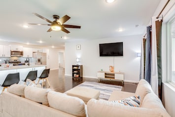 Lamar Vacation Rental | 4BR | 3BA | 2,600 Sq Ft | 1 Step to Enter