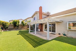 Exterior - Spacious 4-bedroom house in tranquil Rowland Heights with WiFi, AC (Rowland Heights)