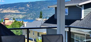 Property grounds - La Casa Cottage 380-Stunning Modern Cottage at La Casa Resort! (Kelowna)