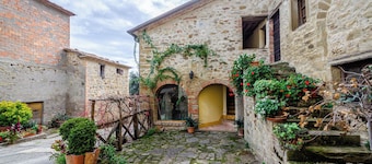 La Rondine - Farmhouse La Fattoria