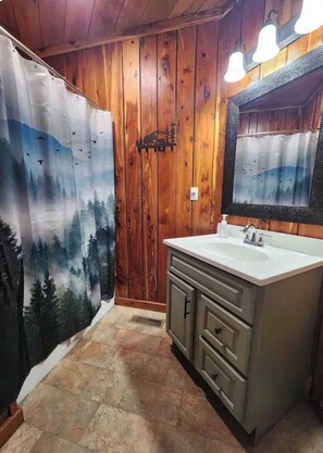 Unclassified image, 5 of 28, button - Cozy Cabin w/Views & Hot Tub in Townsend (Townsend)