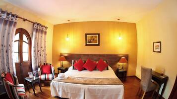 Junior Suite, City View | 1 bedroom, in-room safe, desk, laptop workspace