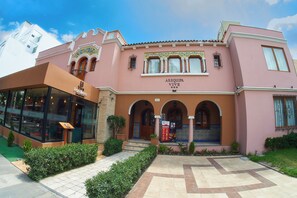 Fachada de la propiedad