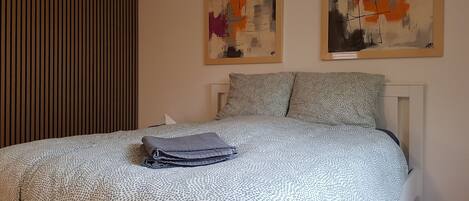 2 dormitorios, escritorio, tabla de planchar con plancha y wifi gratis