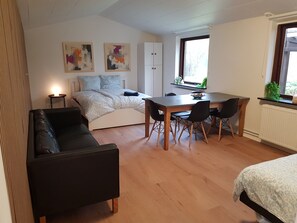 2 bedrooms, desk, iron/ironing board, free WiFi - Central Holiday Apartment in Billund - 500 m from Lego House (Billund)