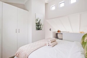 2 bedrooms, desk, iron/ironing board, free WiFi