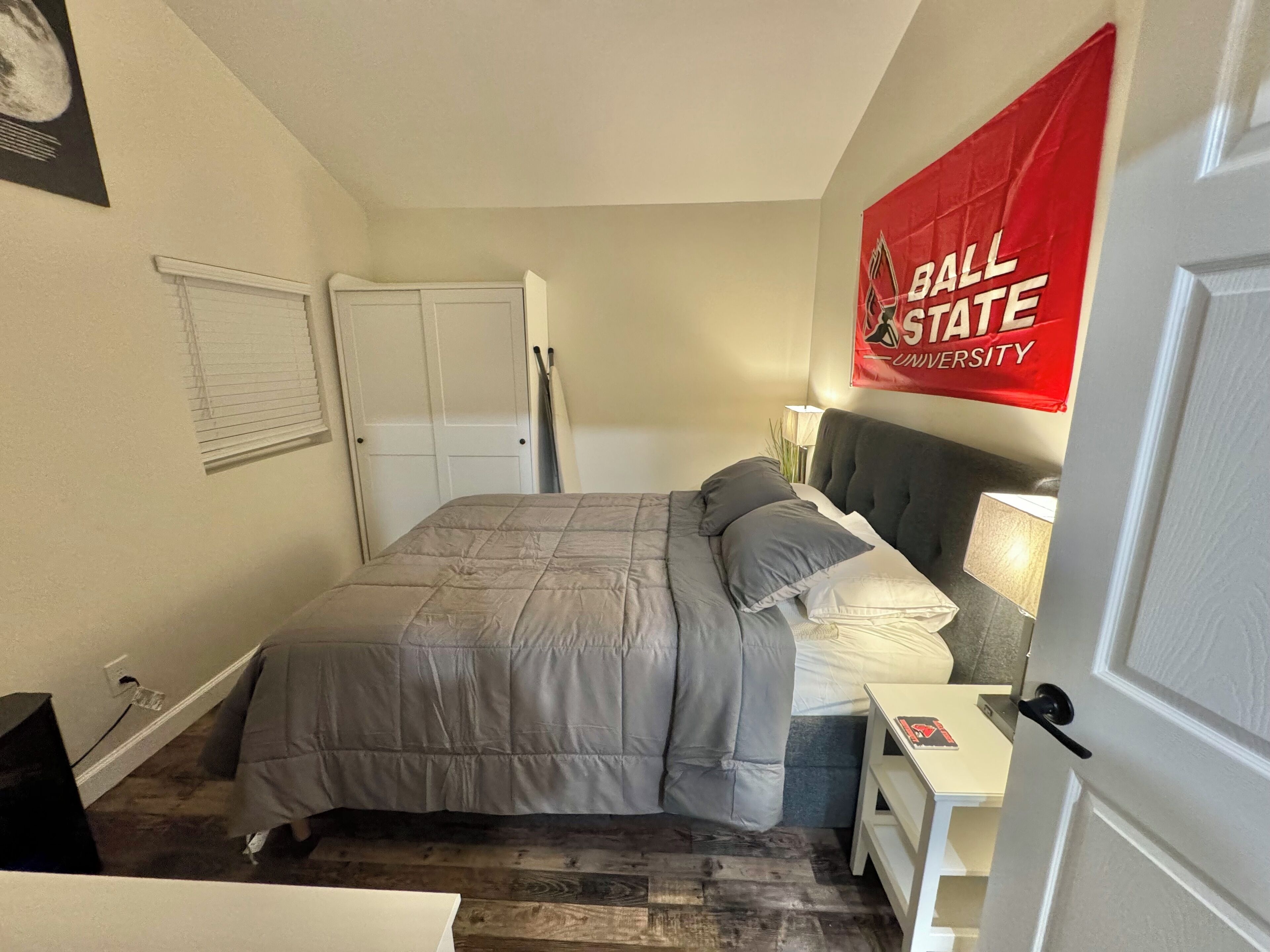 1 habitación, tabla de planchar con plancha, wifi y ropa de cama 