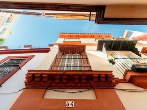 تفاصيل الفندق من الخارج