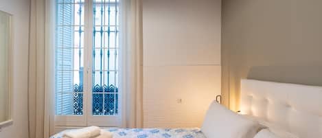 2 habitaciones, tabla de planchar con plancha, internet y ropa de cama