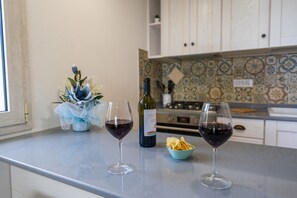 Kühlschrank, Mikrowelle, Ofen, Geschirrspüler