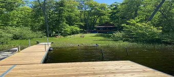 5 bedroom Pine Cottage on Sharbot Lake - Sleeps 12
