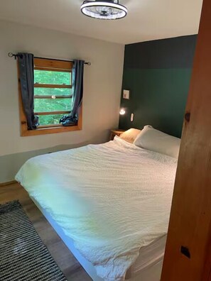 5 bedrooms, WiFi, bed sheets