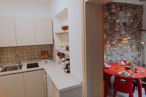 Kühlschrank, Mikrowelle, Ofen, Geschirrspüler