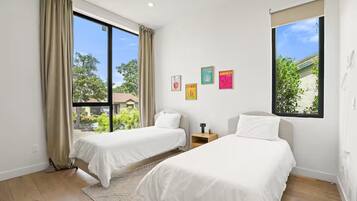 3 habitaciones, tabla de planchar con plancha, wifi y ropa de cama