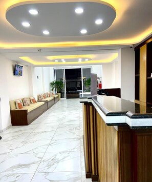 ฝ่ายต้อนรับ