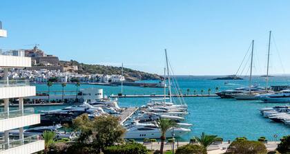 Stunning Eivissa Apartment With Pool and City Views