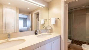 Leilighet, 5 soverom, tilgjengelighetstilpasset, balkong | Bad
