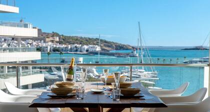 Stunning Eivissa Apartment With Pool and City Views