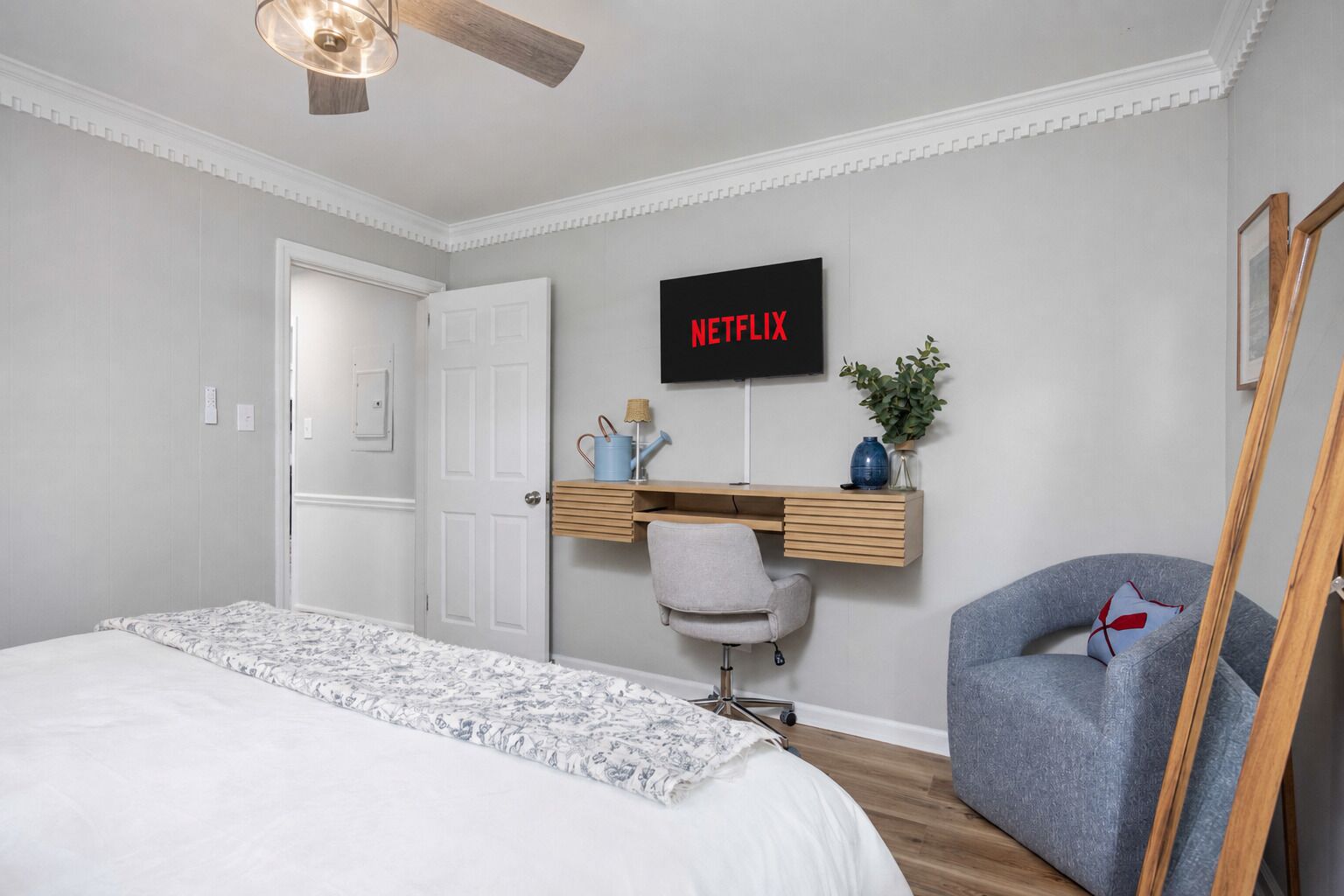 2 chambres, bureau, fer et planche à repasser, accès au Wi-Fi (inclus)