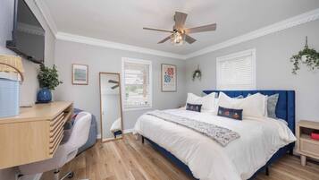 2 bedrooms, desk, iron/ironing board, free WiFi