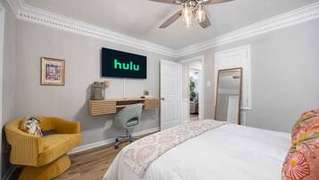 2 Schlafzimmer, Schreibtisch, Bügeleisen/Bügelbrett, kostenloses WLAN