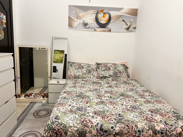 1 bedroom, iron/ironing board, free WiFi