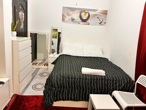 1 bedroom, iron/ironing board, free WiFi