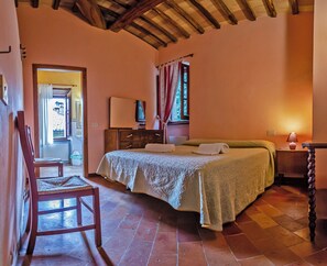 3 soverom, skrivebord, strykejern/-brett og wi-fi