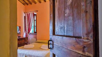 3 Schlafzimmer, Schreibtisch, Bügeleisen/Bügelbrett, WLAN