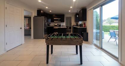 Spacious 4BR Home w/ WiFi & A/C – Family-Friendly Stay in Sterling Heights