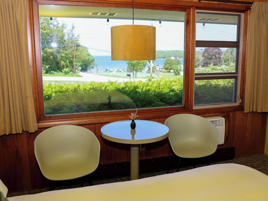 Standard Single Room | Free WiFi, bed sheets