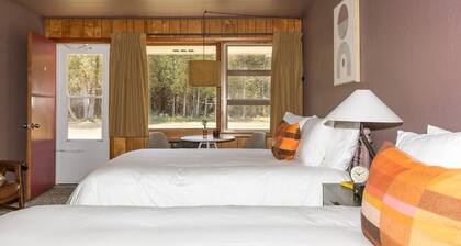 The Ellison Inn & Lounge