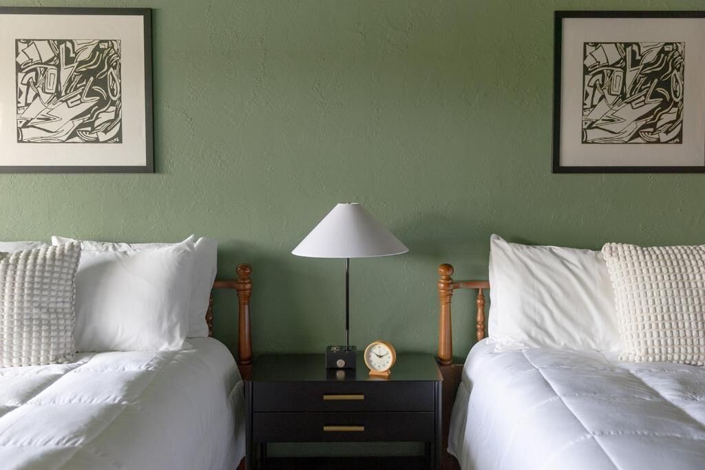 Standard Single Room, 2 Double Beds | Free WiFi, bed sheets